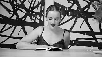 Charlie forde got her cunt eaten by amber moore as she reads