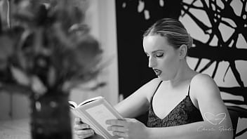 Charlie forde got her cunt eaten by amber moore as she reads