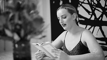 Charlie forde got her cunt eaten by amber moore as she reads