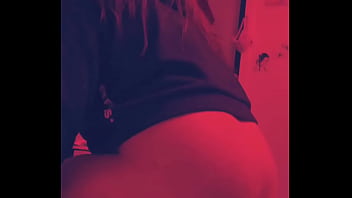 Pelirroja disfrutando del pene de su novio