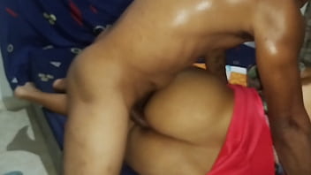 Mi vecino viene a pedir ayuda termina consolandome hasta llega el punto que termina follandomes el culo hasta dejarmelo todo lleno de leche