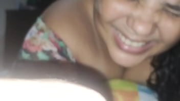 Mi vecino viene a pedir ayuda termina consolandome hasta llega el punto que termina follandomes el culo hasta dejarmelo todo lleno de leche