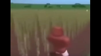 Negão safado na plantação com noventa