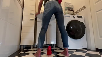 Desperate wetting my jeans and in my sexy red highheels and play with