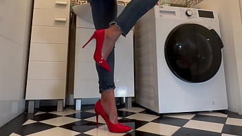 Desperate wetting my jeans and in my sexy red highheels and play with