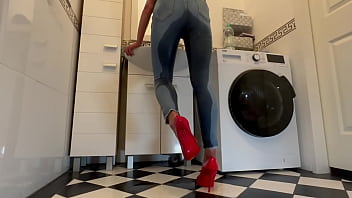 Desperate wetting my jeans and in my sexy red highheels and play with