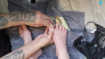 Milf having her feet pampered