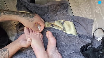 Milf having her feet pampered