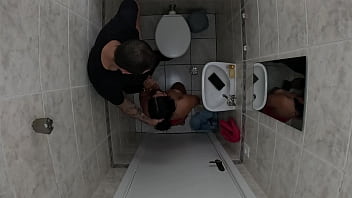 Foi no banheiro esqueceu de trancar a porta amigo entrou e meteu a rola nela Foi no banheiro esqueceu de trancar a porta amigo entrou e meteu a rola nela