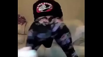 19 year old twerks ass