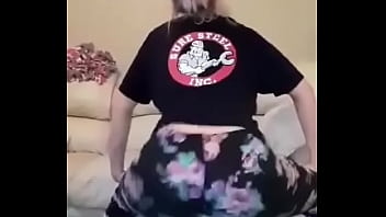 19 year old twerks ass