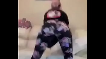 19 year old twerks ass