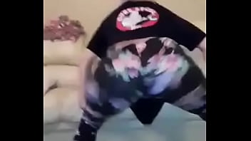 19 year old twerks ass