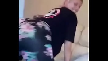 19 year old twerks ass