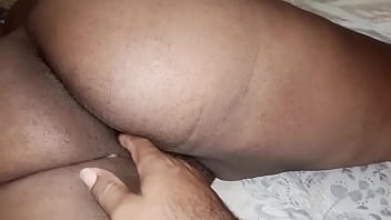 Rasgando a buceta da cunhada gordinha