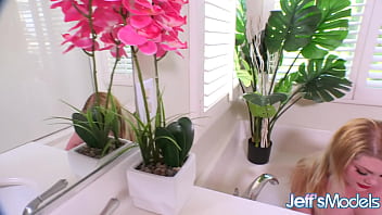 Blonde plumper luna storm enjoys solo wanking in bathtub