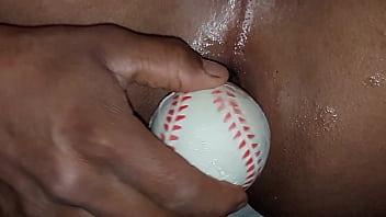 Dos pelotas grandes en el culo Dos pelotas grandes en el culo