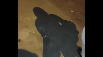 Madura culona en hilo en la calle con leggins transparentes