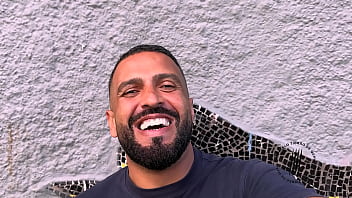 Trailer a vizinha e seu corninho