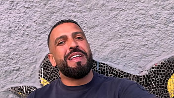 Trailer a vizinha e seu corninho