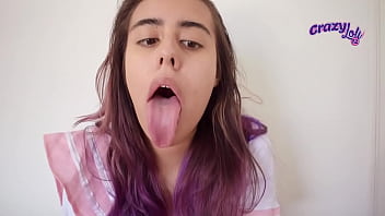 Ahegao con su larga lengua
