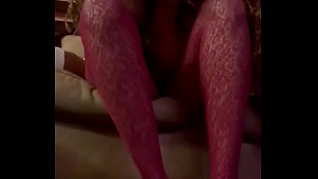 Lay on the floor while i spit in your mouth