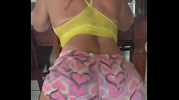 Mais uma bela safada deixando seus fãs louco com seu cuzão