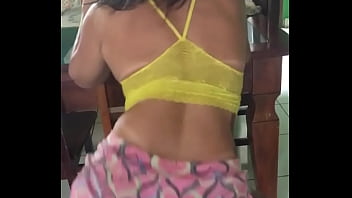 Mais uma bela safada deixando seus fãs louco com seu cuzão