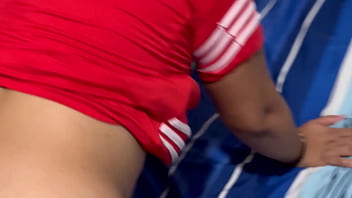 Mi cuñada milf de culo enorme me invita a su habitacion para que le destroce el culo anal amateur