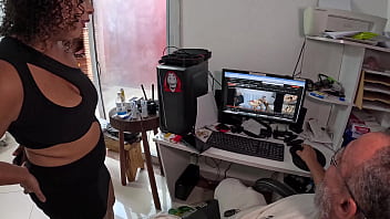 Ted faz uma pegadinha dizendo que ela está grávida de gêmeos e ela entra em desespero gabi souza