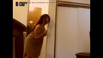 Camgirl flashes delivery man