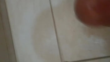 Batendo uma e gozando