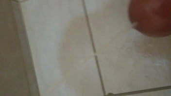 Batendo uma e gozando