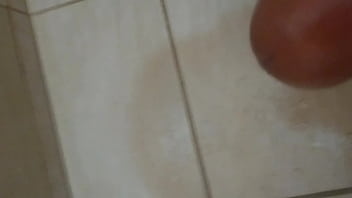 Batendo uma e gozando