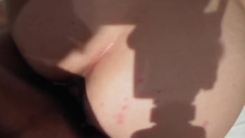 Mi hermanastra me deja correrme dentro