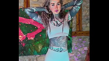 Do you like my outfit heart if you like it comment if you want to see me making yoga in itshare if you want me