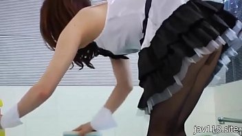 Choi manh tay voi co gai