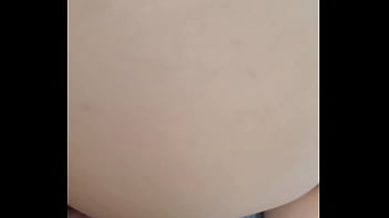 Safada gosta de levar rola por trás