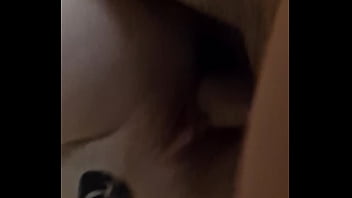 Mi novia llega toda cogida y me deja follarla la siento abierta