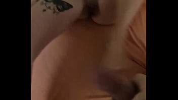 Mi novia llega toda cogida y me deja follarla la siento abierta