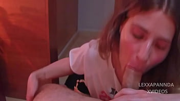 Sexo oral de una chica con 18 años