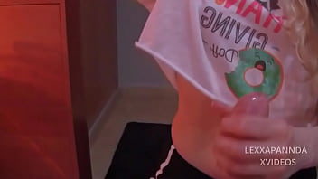 Sexo oral de una chica con 18 años