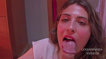 Sexo oral de una chica con 18 años
