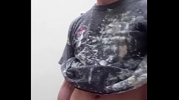 Joven moreno trabajar