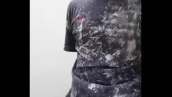 Joven moreno trabajar