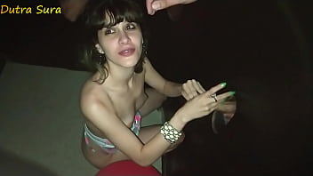 Dei para vários pelo buraco da cabine gloy hole até o ultimo entrar e me dar banho de porra