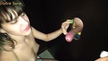 Dei para vários pelo buraco da cabine gloy hole até o ultimo entrar e me dar banho de porra