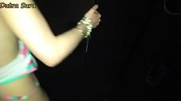 Dei para vários pelo buraco da cabine gloy hole até o ultimo entrar e me dar banho de porra