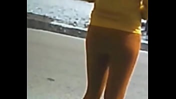 Culito esperando el carro