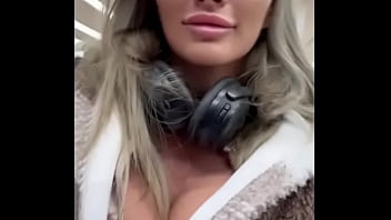 In gym everyone can see this ass